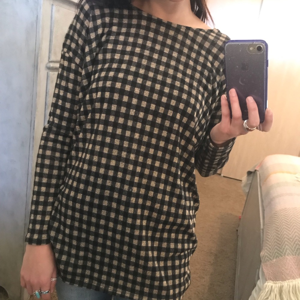 Checkered blouse with a twist back